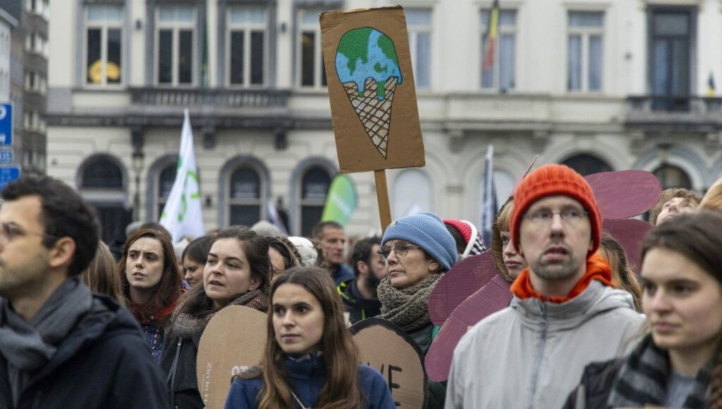 almanyada binlerce kisi iklim icin sokakta hQ6Baq8G