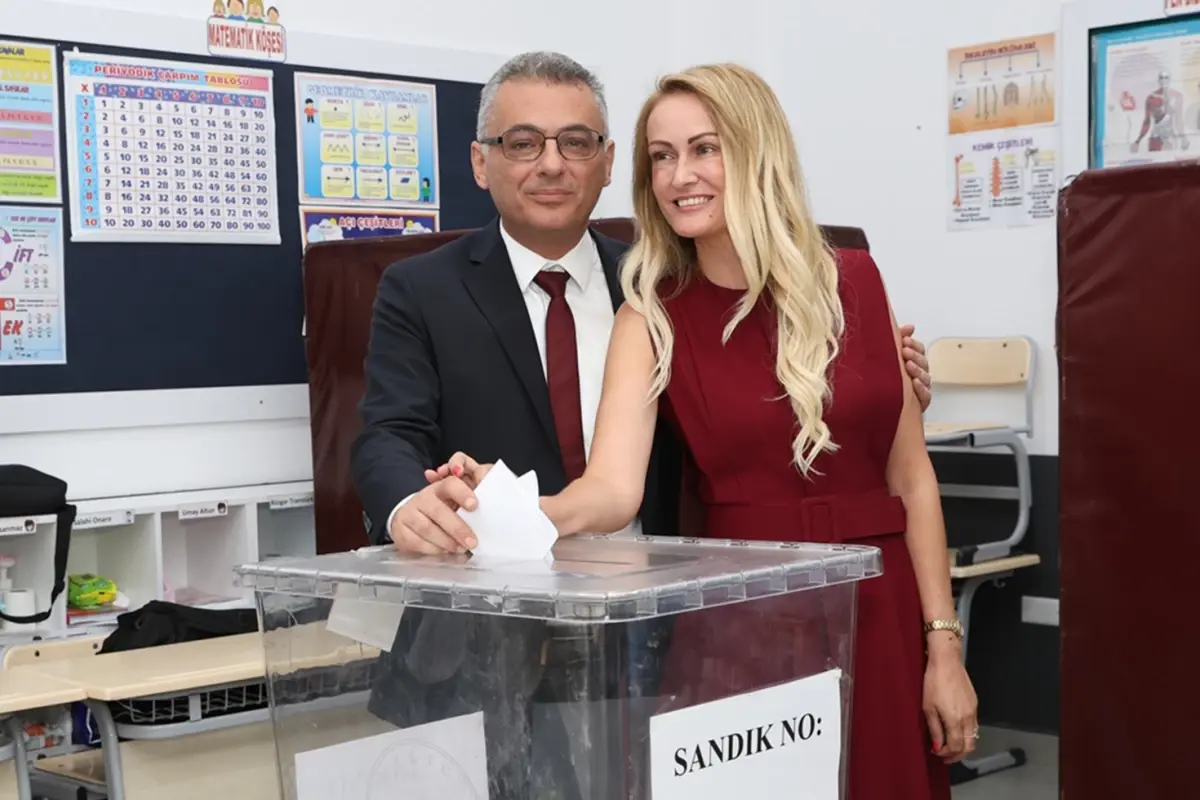 kktcde secimi erhurmanin kazanmasi yunan ve rum basini sevince bogdu vUM37uXZ.jpg