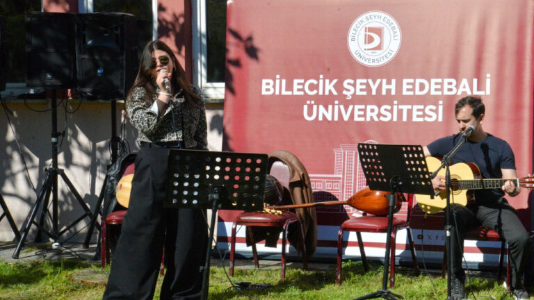 bilecik-seyh-edebali-universitesinde-muzik-ziyafeti-y2aMkREc