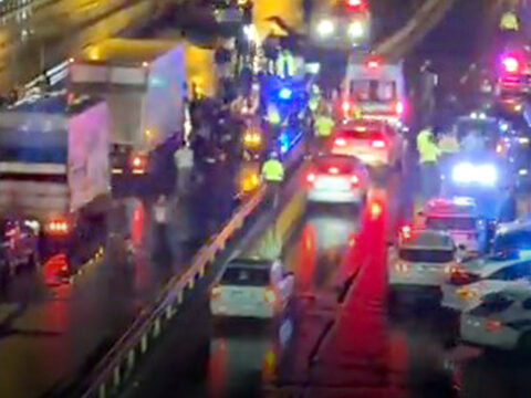 Küçükçekmece’de Trafik Kazası: Polis Memuru Ameliyat Edildi
