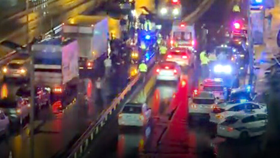Küçükçekmece’de Trafik Kazası: Polis Memuru Ameliyat Edildi