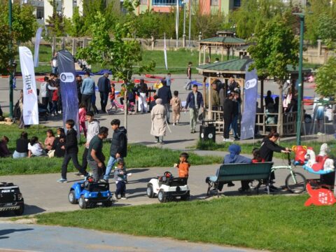 Muş’ta Güneşli Günler Parkları Canlandırdı