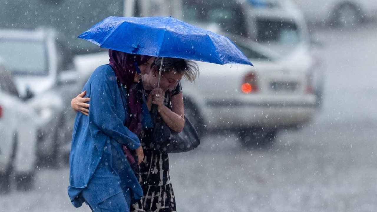 Istanbul icin ust uste yagis uyarilari once meteoroloji simdi akom 4 gun surecek MCetf9hk